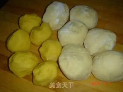 Make Double-coloured buns step 2