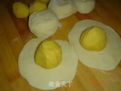 Make Double-coloured buns step 3