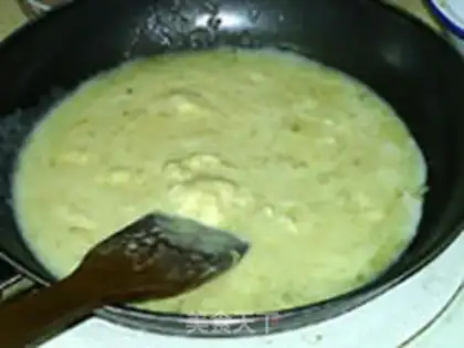Make Milky pineapple pie step 1