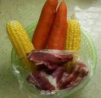 Make Carrot cornbone soup step 0