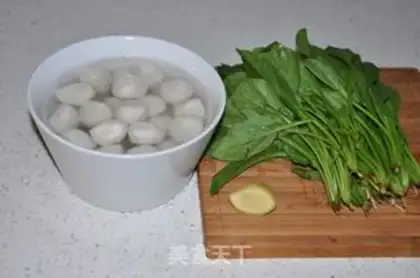 Make Spinach fishball soup step 0