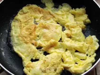 Make radish and fried eggs step 3