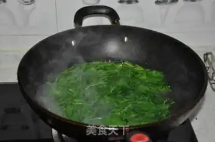 Make Spinach fishball soup step 1