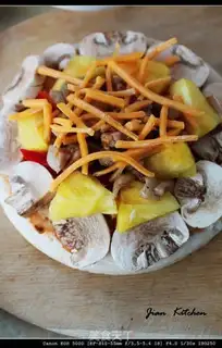 Make A nice little pizza step 1