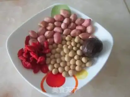 Make Soybean peanut stew pig hoof step 0