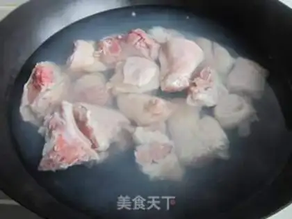 Make Soybean peanut stew pig hoof step 3