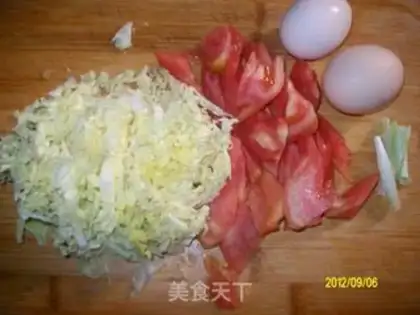 Make Tomato eggs, hot noodles step 0
