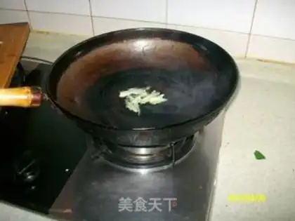 Make Tomato eggs, hot noodles step 1