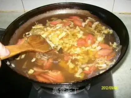 Make Tomato eggs, hot noodles step 7
