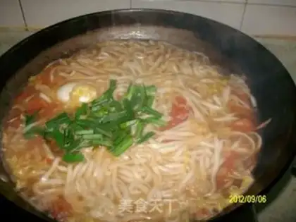 Make Tomato eggs, hot noodles step 10