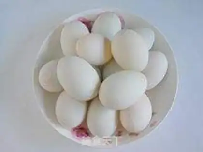 Make Homemade red oil duck eggs step 0