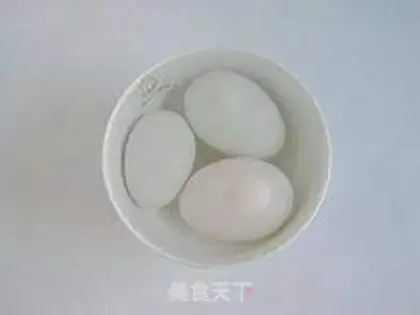 Make Homemade red oil duck eggs step 2
