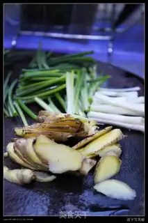 Make Crabs on the ginger onions step 1