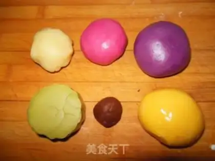 Make The colored mooncake step 12