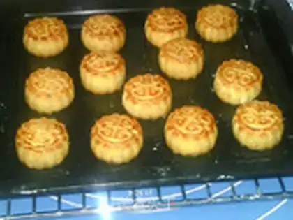 Make Bean moon cake step 20