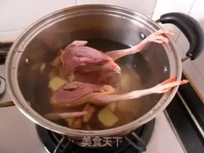 Make The yellow date pigeon soup step 1