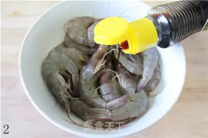 Make Black pepper, hot shrimp step 1