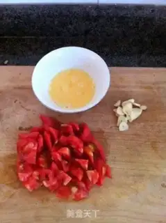 Make Tomatoe ear egg soup step 1