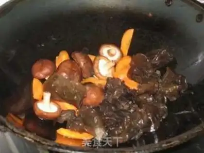 Make The greasy, black-eared chicken step 4