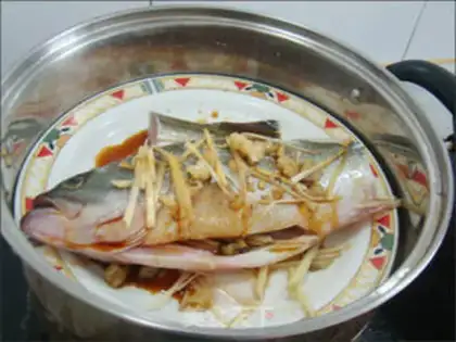 Make Spicy steamed catfish step 5