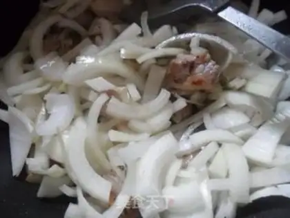 Make Onion fried ribs step 3