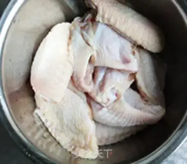 Make Red fried chicken step 0