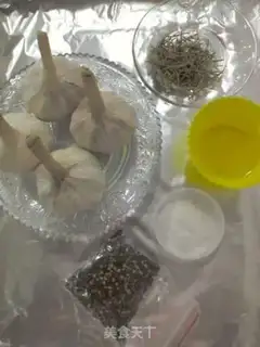 Make Rosemary makes garlic step 0