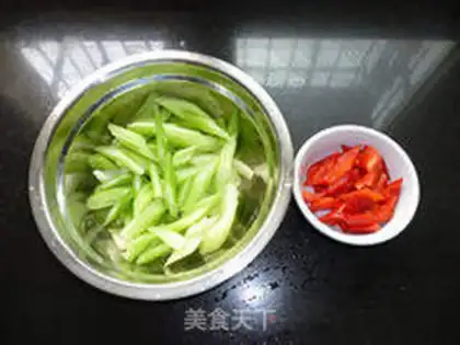 Make Celery walnuts step 1