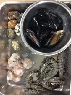 Make Spanish seafood step 1