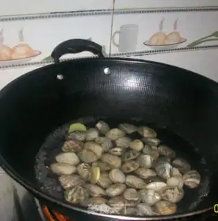 Make Cracking eggs step 1