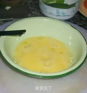 Make Cracking eggs step 3