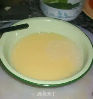 Make Cracking eggs step 4