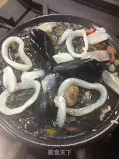 Make Spanish seafood step 16