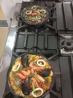 Make Spanish seafood step 18