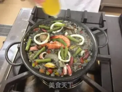Make Spanish seafood step 19