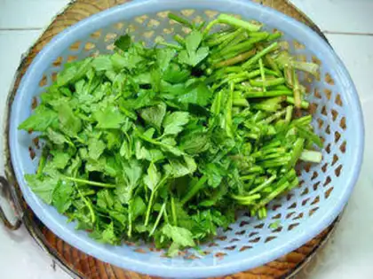 Make Jealousy celery peanuts step 1