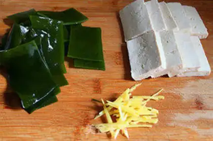 Make Seaweed tofu soup step 0