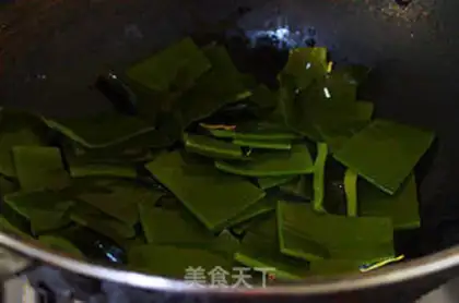 Make Seaweed tofu soup step 3