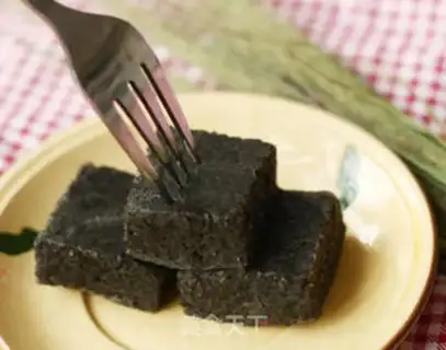 Make Milk, black, sesame cake step 4