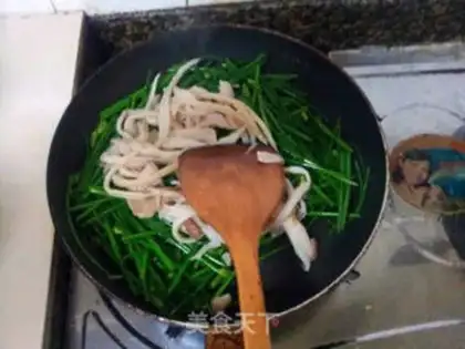 Make The apricot mushrooms, the sauerkraut step 4