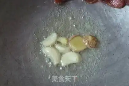 Make Pyramid fried sausage step 5