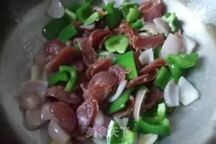Make Pyramid fried sausage step 7