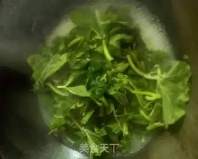 Make Take the pumpkin leaves step 1