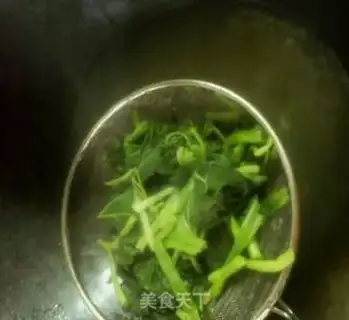 Make Take the pumpkin leaves step 2