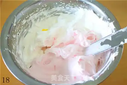 Make The birthday crane cake step 17