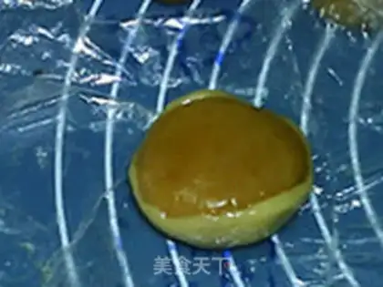 Make Bean moon cake step 12