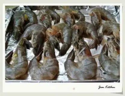 Make Black pepper roasted shrimp step 1