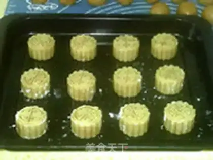 Make Bean moon cake step 18