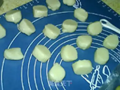 Make Pineapple ice-cream mooncake step 10