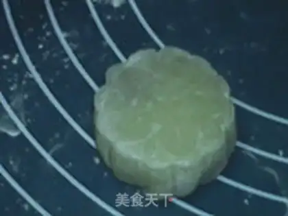 Make Pineapple ice-cream mooncake step 19